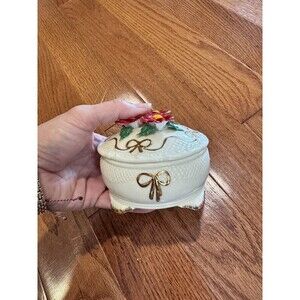 Collectible Vintage Heritage House Poinsettia “O Holy Night” Christmas Music Box